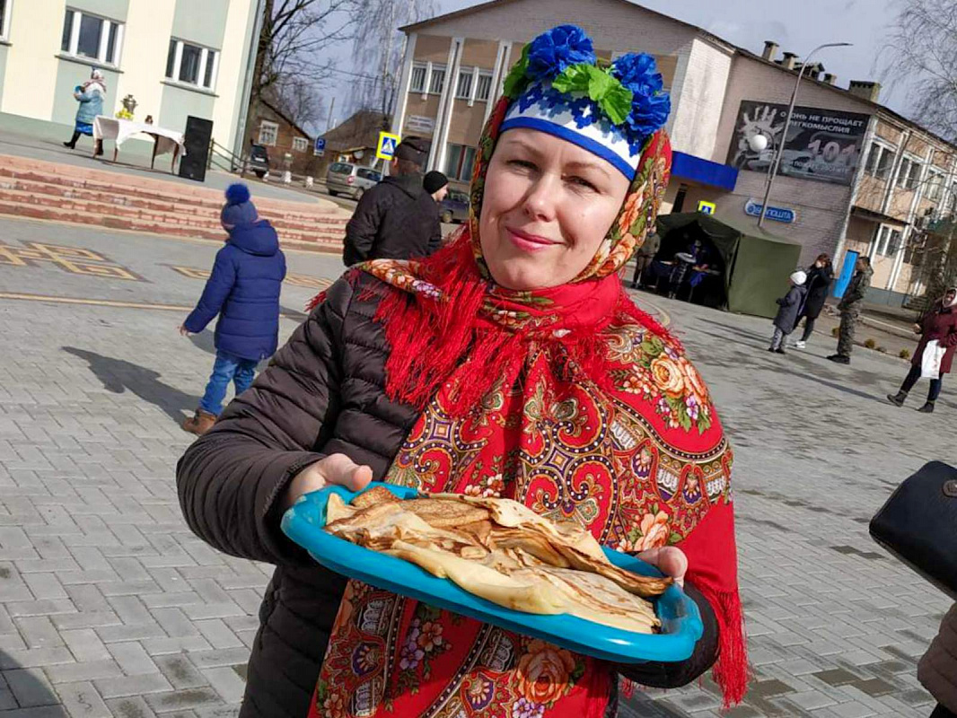 Блины, песни и конкурсы - мотоляне отпраздновали Масленицу